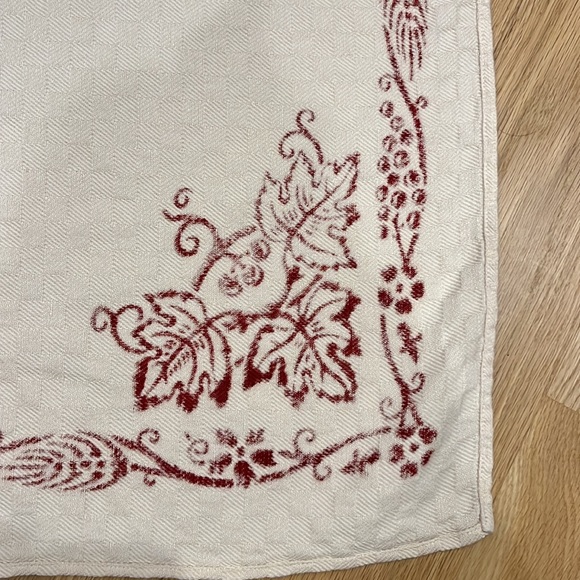 Gorgeous bertozi 32” square Italian stamped by hand tablecloth Rooster NWOT - Picture 4 of 10